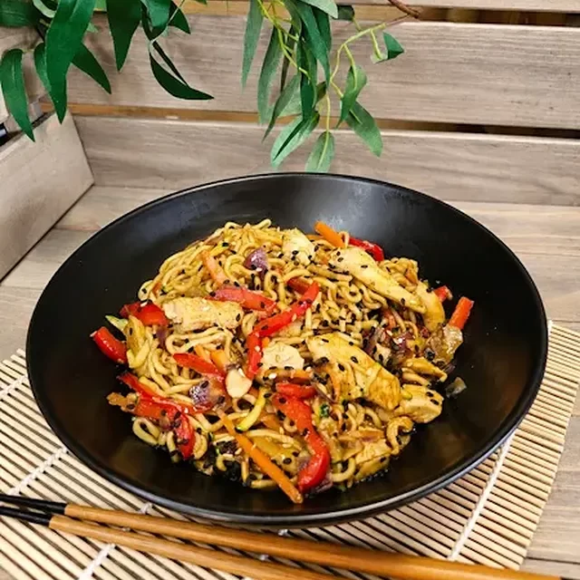 #402 Wok ar dārzeņiem un vistas gaļu